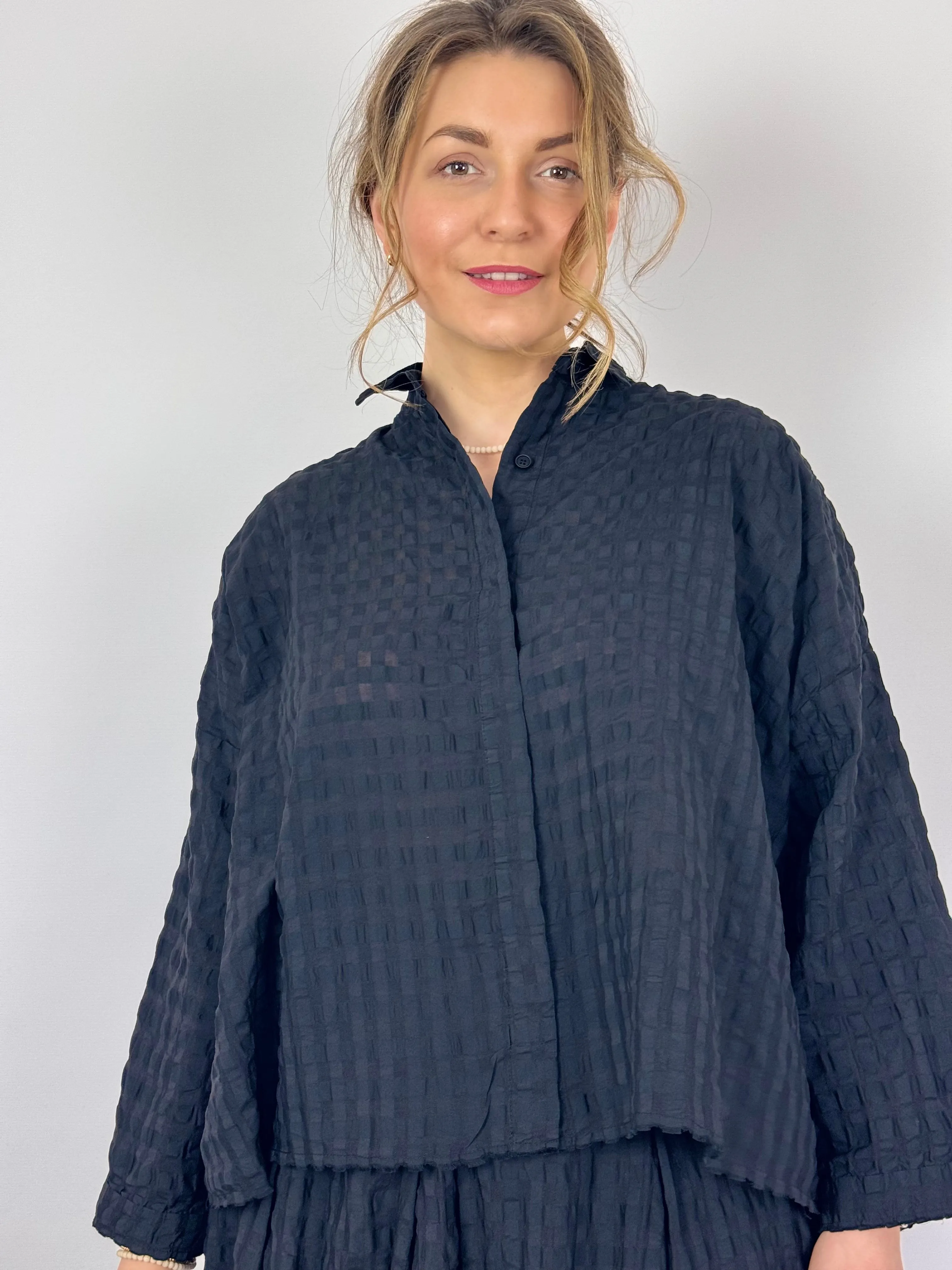 Aequamente 140 Shirt Black