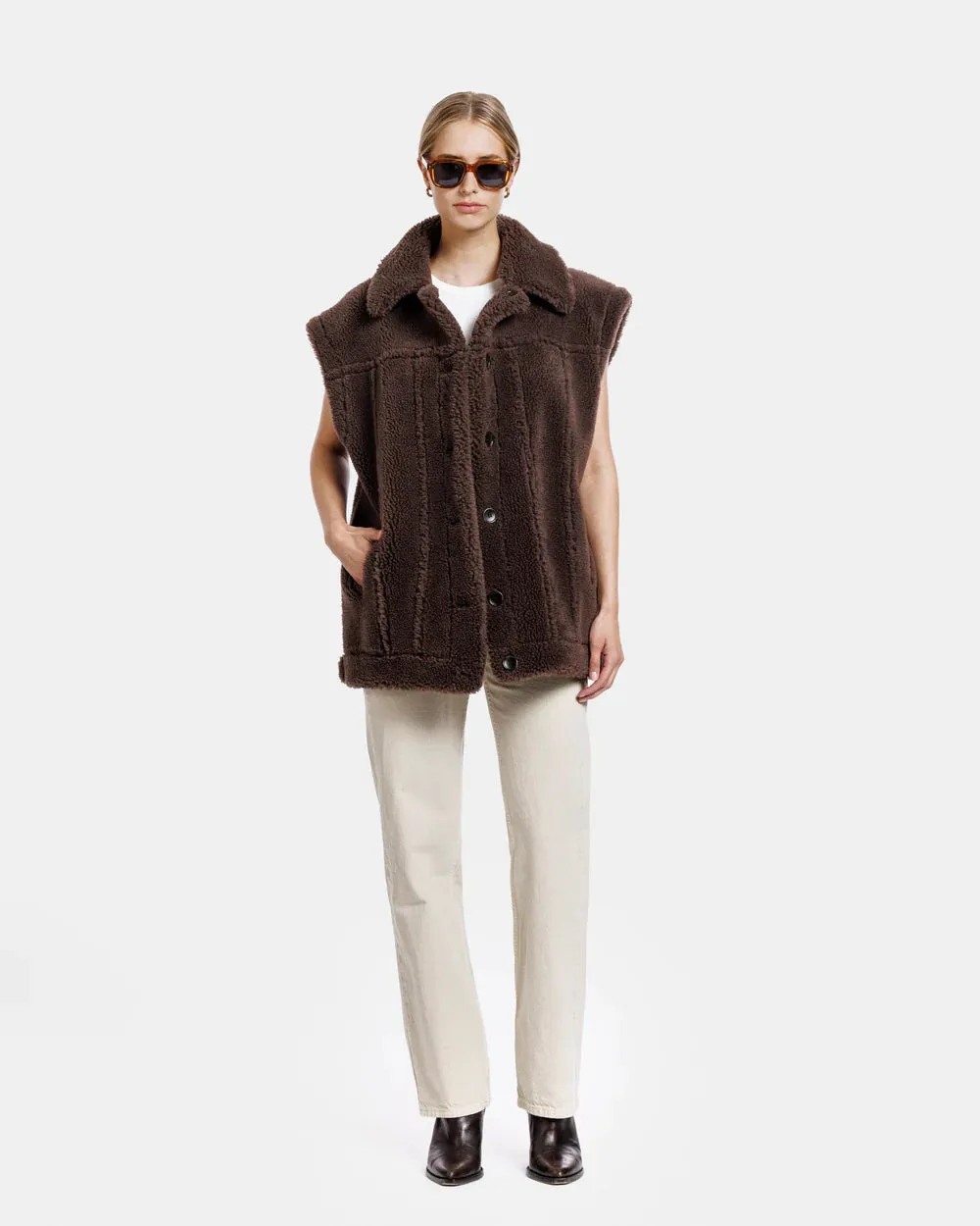 Demy reversable teddy gilet - dark brown
