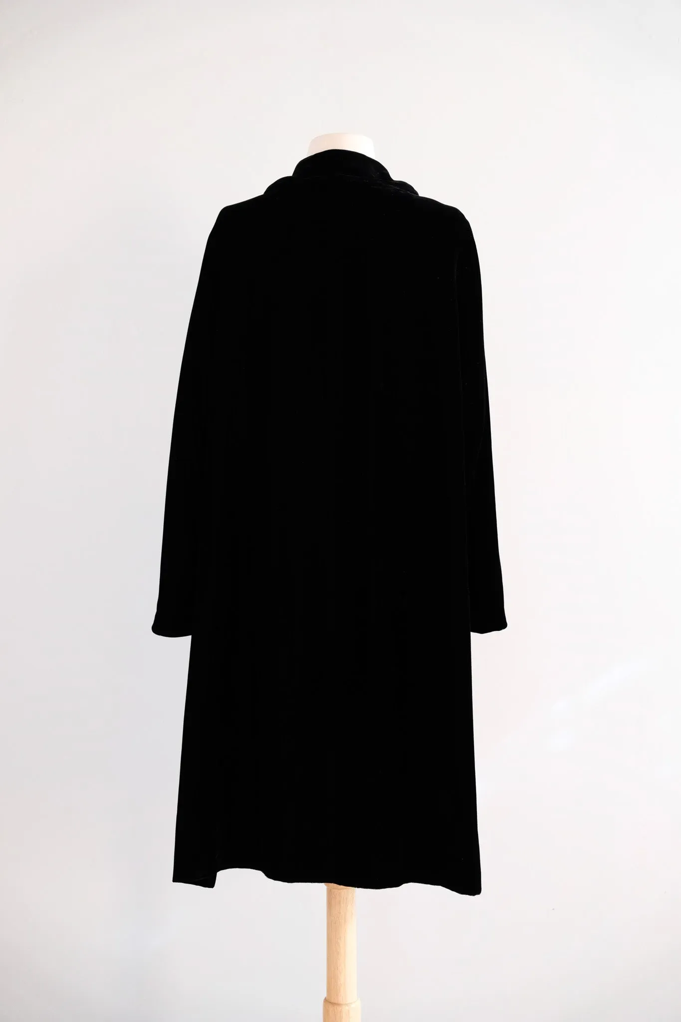 Vintage 1950's Black Velvet Swing Coat / ML