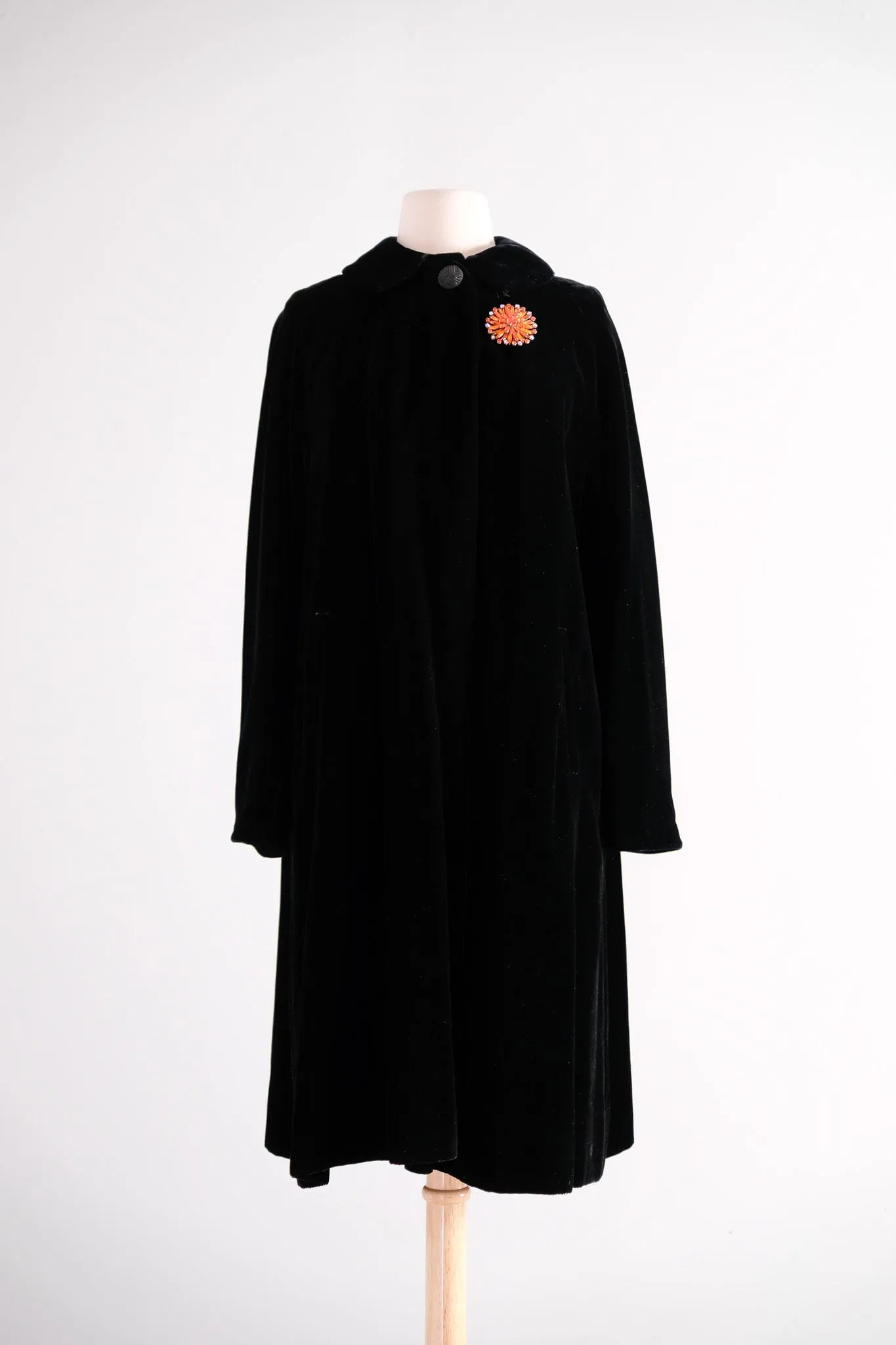 Vintage 1950's Black Velvet Swing Coat / ML
