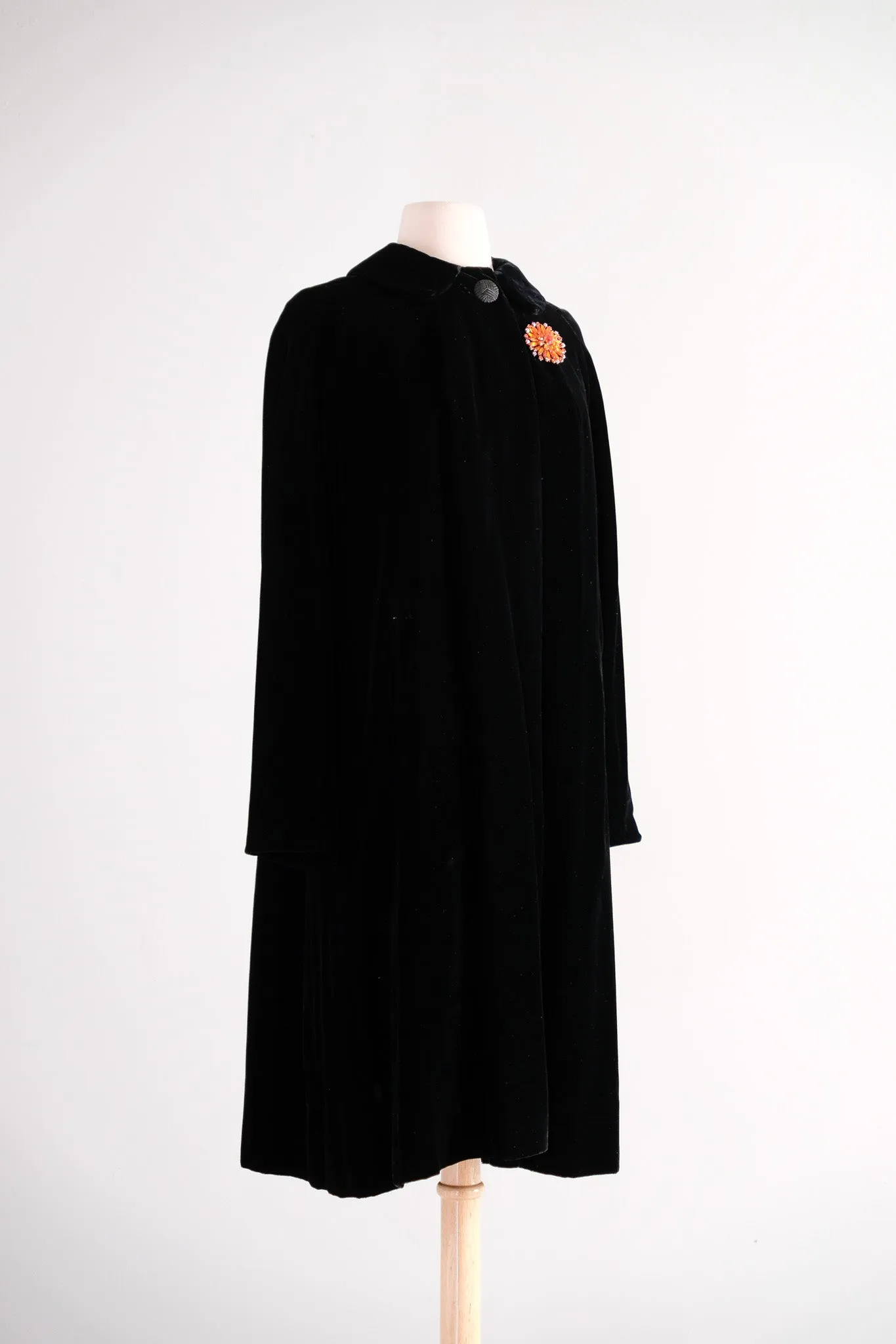 Vintage 1950's Black Velvet Swing Coat / ML
